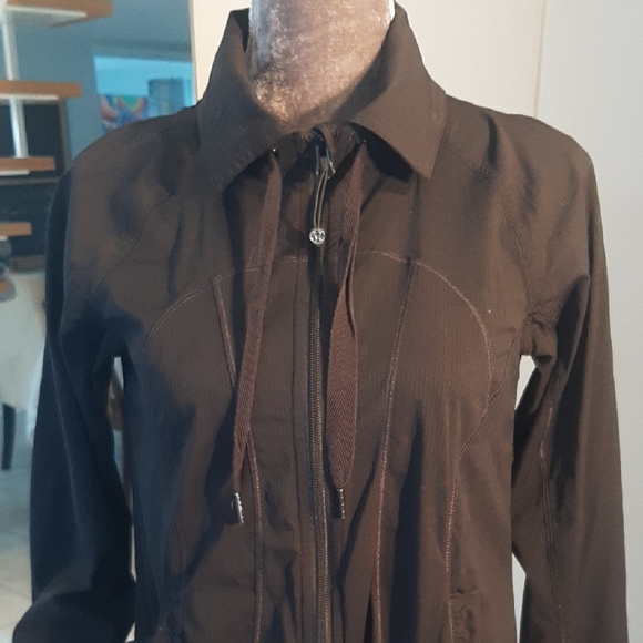 lululemon athletica LNWT🖤Pleated Back WINDBREAKER ClassicHIGH LOWwith TIES Sz 4 - Picture 4 of 8